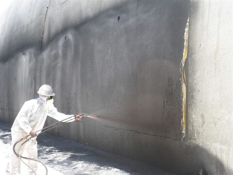 Applying_waterproofing_material_to_the_outside_of_a_tunnel